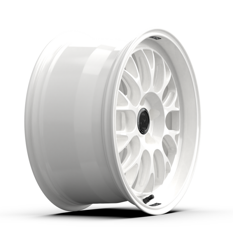 fifteen52 Holeshot RSR 18x9.5 5x114.3 38mm ET 73.1mm Center Bore Rally White